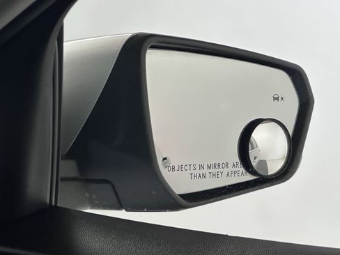 Used 2021 Chevrolet Equinox LT w/ Driver Convenience Package image 65