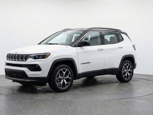 Used 2025 Jeep Compass Limited image 3