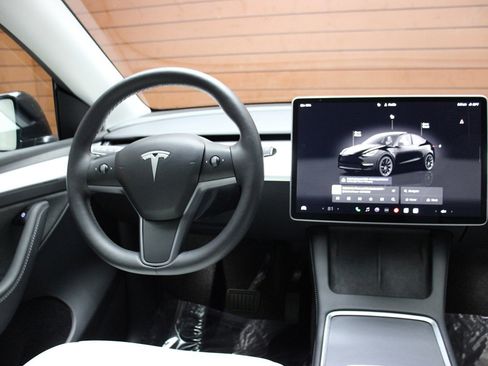 Used 2023 Tesla Model Y Long Range image 15