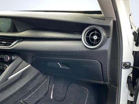 Used 2018 Alfa Romeo Stelvio AWD image 17