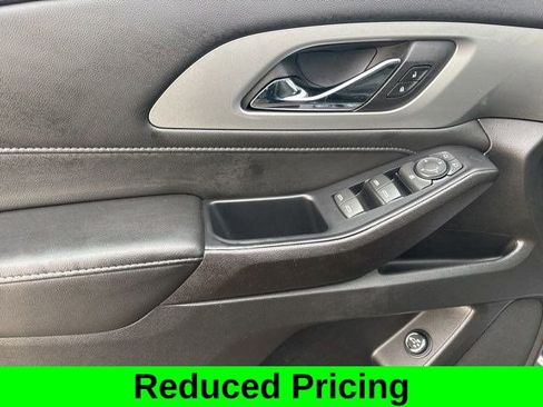 Used 2022 Chevrolet Traverse LT w/ Midnight/Sport Edition image 12