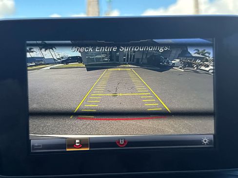 Used 2019 Mercedes-Benz GLC 300 4MATIC image 25