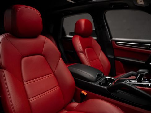 Used 2022 Porsche Cayenne GTS AWD/4WD image 66