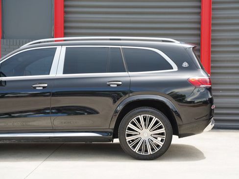 Used 2023 Mercedes-Benz Maybach GLS 600 4MATIC image 10