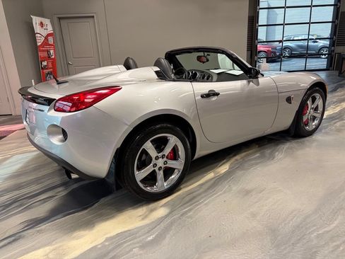 Used 2008 Pontiac Solstice GXP w/ Premium Package RWD image 25