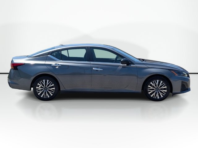 Used 2024 Nissan Altima 2.5 SV FWD image 5
