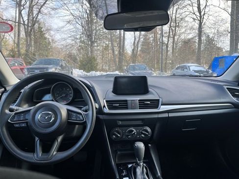 Used 2018 MAZDA MAZDA3 Sport image 3