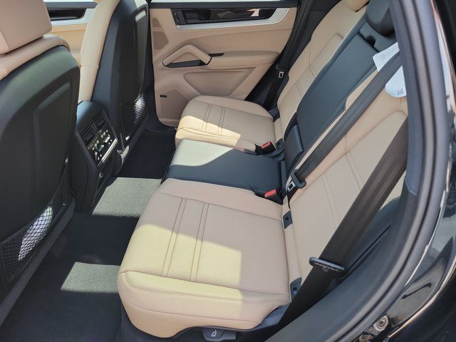 Used 2026 Porsche Cayenne AWD/4WD image 19