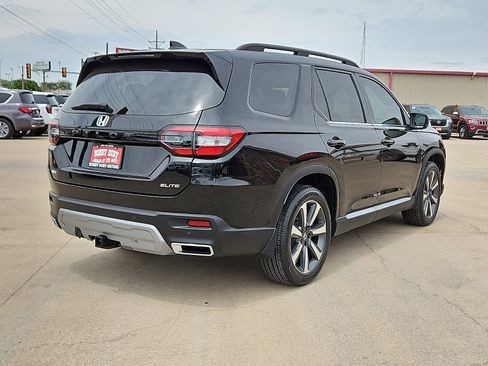 Used 2025 Honda Pilot Elite image 3