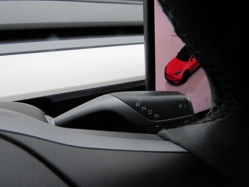 Used 2022 Tesla Model Y Performance image 17