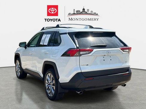 Used 2023 Toyota RAV4 XLE Premium image 5