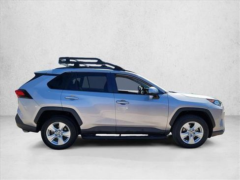 Used 2021 Toyota RAV4 XLE FWD image 4