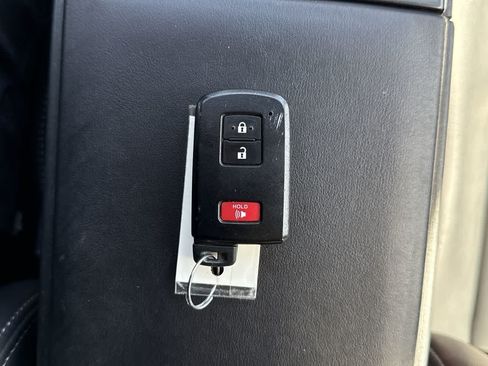 Used 2017 Toyota Prius V Five w/ Advanced Technology Package FWD image 10