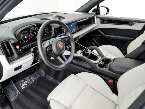 Certified 2026 Porsche Cayenne AWD/4WD image 4