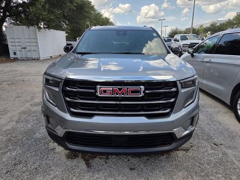Used 2024 GMC Acadia Elevation w/ Luxury Package FWD image 2