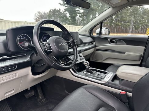 Used 2022 Kia Carnival LX image 15