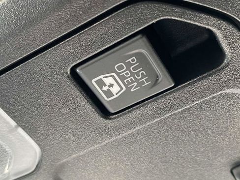 Used 2025 Toyota 4Runner SR5 image 32