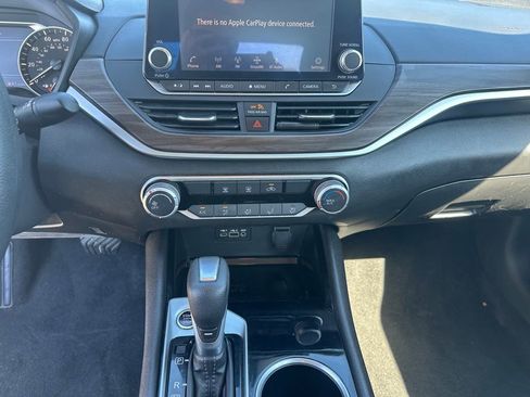 Used 2024 Nissan Altima 2.5 SV image 12
