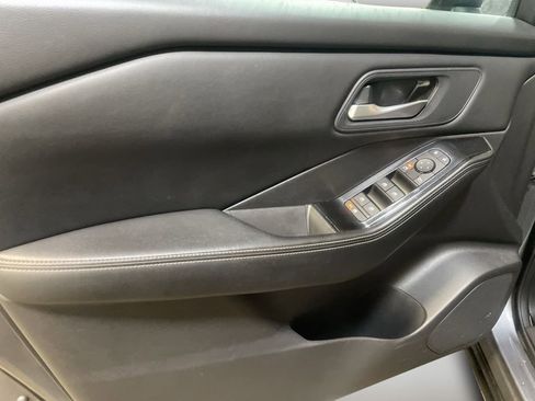 Used 2024 Nissan Rogue SV image 16