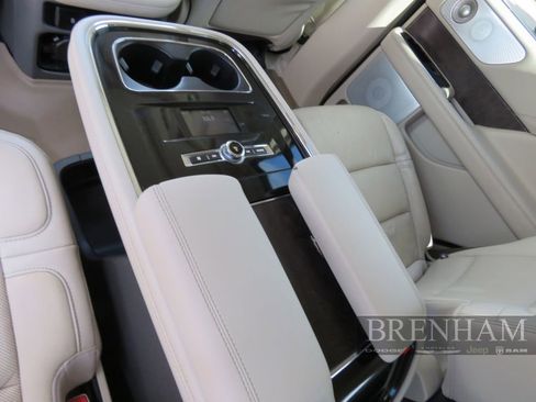 Used 2020 Lincoln Navigator Reserve w/ Luxury Package image 22