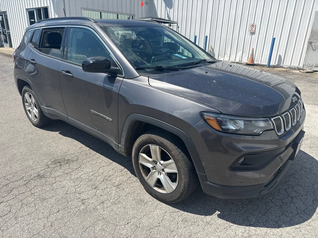 Used 2022 Jeep Compass Latitude w/ Sun and Sound Group AWD/4WD image 2