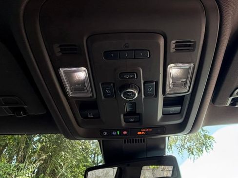 Used 2023 GMC Yukon XL Denali AWD/4WD image 27