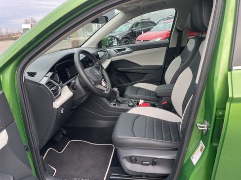 Certified 2025 Volkswagen Taos SEL image 7