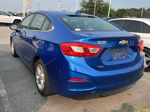 Used 2017 Chevrolet Cruze LT w/ Convenience Package FWD image 2