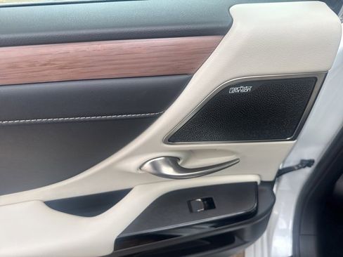 Certified 2025 Lexus ES 300h w/ Accessory Package (Z2) image 30