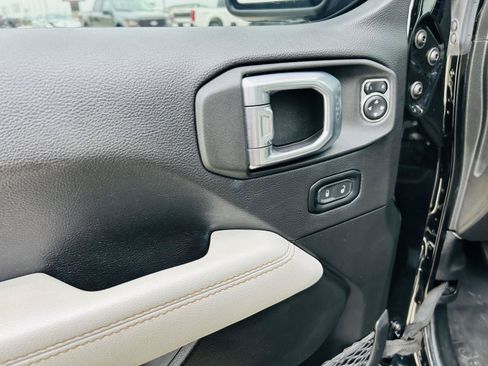 Used 2023 Jeep Wrangler Unlimited Sahara AWD/4WD image 11