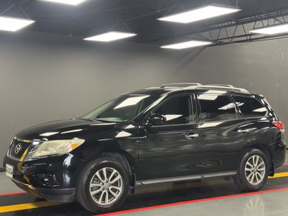 Used 2014 Nissan Pathfinder SV w/ Trailer Tow Package