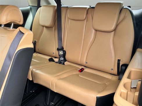 Used 2023 Kia Carnival LX FWD image 18