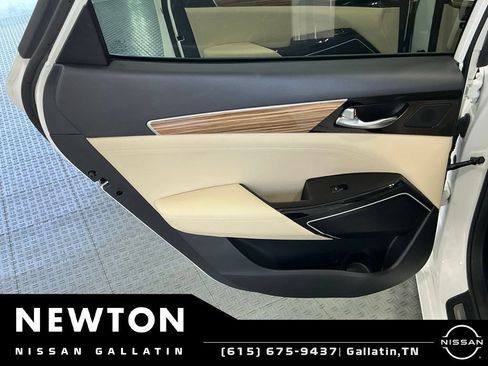 Used 2018 Kia Cadenza Premium w/ Luxury Package FWD image 38