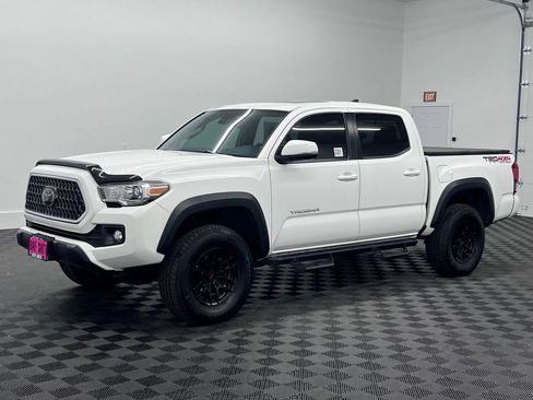 Used 2018 Toyota Tacoma TRD Off-Road AWD/4WD image 1
