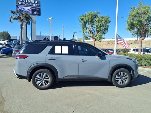 Used 2022 Nissan Pathfinder SL FWD image 6
