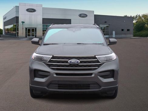 Used 2020 Ford Explorer XLT image 3
