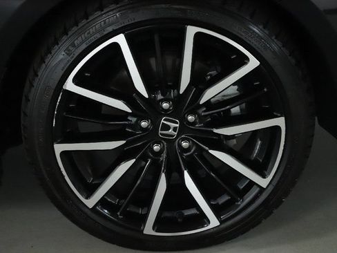 Used 2025 Honda Accord Touring image 10