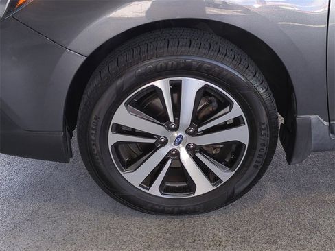 Used 2018 Subaru Outback 2.5i Limited image 11