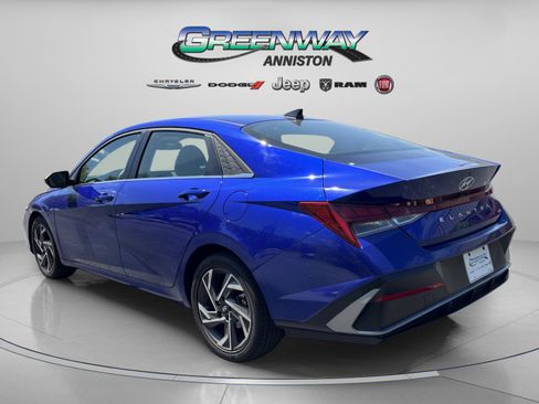 Used 2025 Hyundai Elantra Limited FWD image 5
