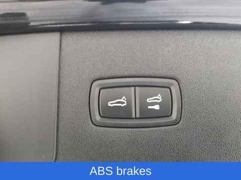 Used 2022 Porsche Cayenne w/ Premium Package AWD/4WD image 13