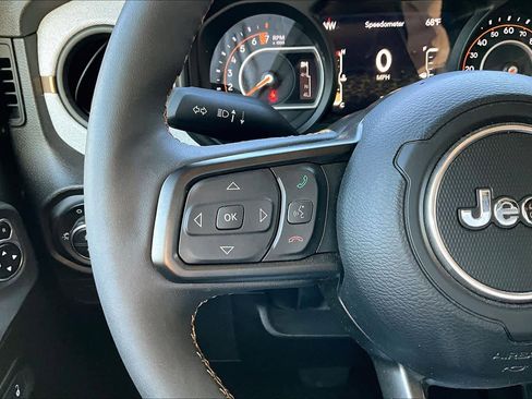 Certified 2024 Jeep Gladiator Sport image 18