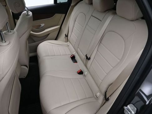 Used 2021 Mercedes-Benz GLC 300 4MATIC image 25