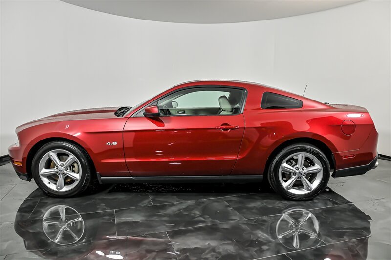 Used 2010 Ford Mustang GT RWD image 6