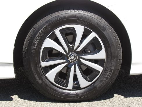 Certified 2019 Toyota Prius Prime Advanced w/ Carpet Mat Package FWD image 35