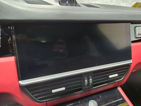 Used 2022 Porsche Cayenne Platinum Edition image 21