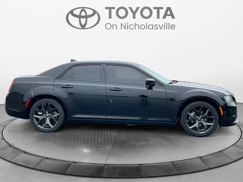 Used 2023 Chrysler 300 Touring w/ Sport Appearance Package RWD image 7