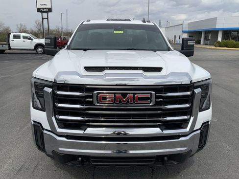Used 2025 GMC Sierra 2500 SLE w/ SLE Convenience Package image 3