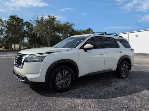 Certified 2022 Nissan Pathfinder SV FWD image 8