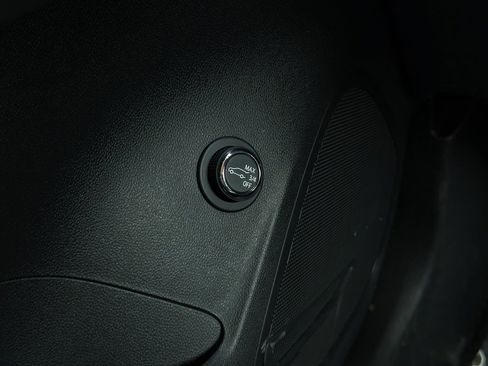 Used 2022 Buick Envision Essence w/ Sport Touring Package image 31