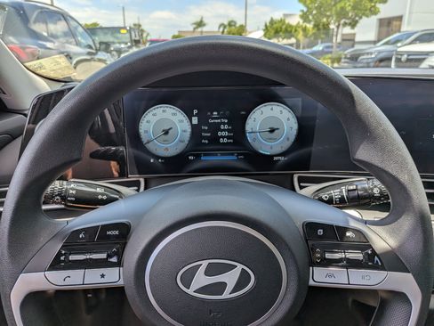 Used 2024 Hyundai Elantra SEL FWD image 25